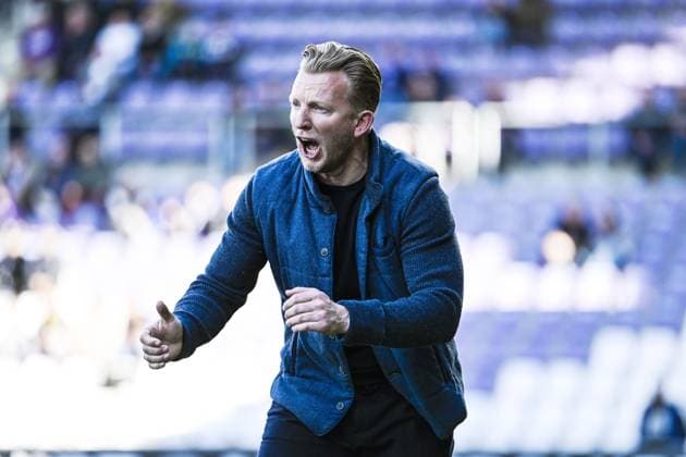 Beerschot s head coach Dirk Kuyt pictured during a soccer match between Beerschot VA and Sint-Truidense VV, Saturday 29 March 2025 in Antwerp, on day 1 (out of 6) of the Relegation Play-offs of the 2024-2025 Jupiler Pro League first division of the Belgian championship. TOM GOYVAERTS TomxGoyvaerts  x116876744x