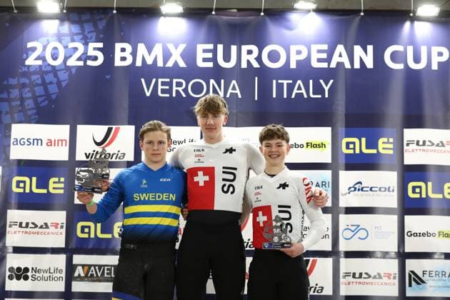 Radsport, BMX, UEC European Cup in Verona - Siegerehrung March 29, 2025, Verona, Veneto, Italy: JESPER WAHLBERG of Sweden (left), MARK LUTHI of Switzerland (center) and MAX KULLMANN of Switzerland (right) are the second, first and third in the Men Junior of the UEC BMX European Cup Round 1 in Verona, Italy Verona Italy - ZUMAc179 20250329_zep_c179_031 Copyright: xMickaelxChavetx