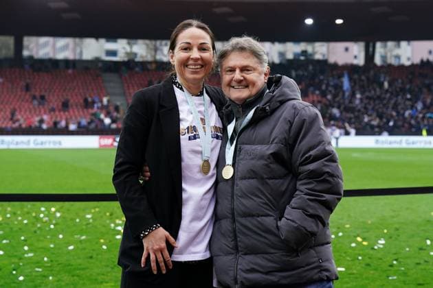 29.03.2025, Zurich, Letzigrund, Axa Women s Cup Final: FC Basel 1893 - FC Zurich, President Ancillo Canepa (FC Zurich) and former player Vanessa Bernauer pose for a photo after the victory Zurich Letzigrund Zurich Switzerland *** 29 03 2025, Zurich, Letzigrund, Axa Women s Cup Final FC Basel 1893 FC Zurich, President Ancillo Canepa FC Zurich and former player Vanessa Bernauer pose for a photo after the victory Zurich Letzigrund Zurich Switzerland  Copyright: xJustPictures.ch DanielaxPorcellix