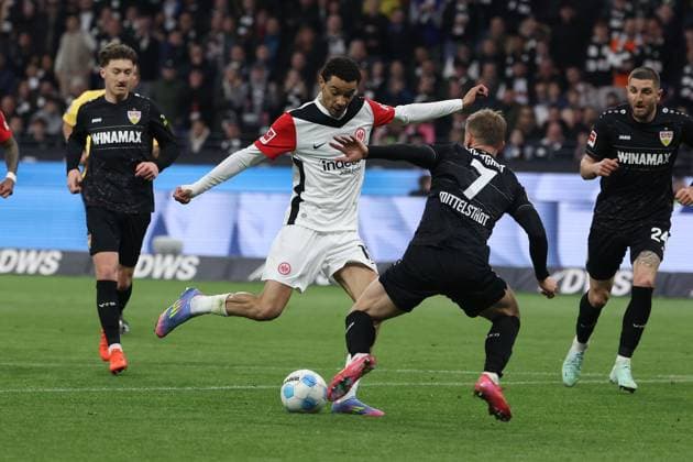 2025 03 29 xJAx Soccer 1 Bundesliga Eintracht Frankfurt VFB Stuttgart v l ,Goal shot by Hugo Ekitike Eintracht Frankfurt , Maximilian Mittelstaedt VFB Stuttgart DFL DFB REGULATIONS PROHIBIT ANY USE OF PHOTOGRAPHS as IMAGE SEQUENCES and or QUASI VIDEO Copyright: JoaquimxFerreira