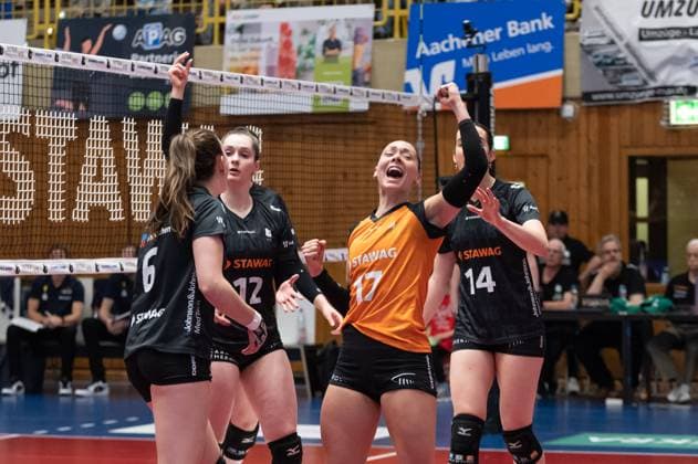 Aachen, Germany, March 29, 2025: Kacey Jost (17 Ladies in Black Aachen) gestures or celebrates after scoring a point during the Volleyball Bundesliga Frauen Playoffs game between Ladies in Black Aachen and SSC Palmberg Schwerin at the Hexenkessel in Aachen, Germany (Martin Pitsch SPP) Copyright: xMartinxPitschx xSPPx spp-en-MaPiSp-20250329_NIKON Z 6_LiBvSSC_DSC2334
