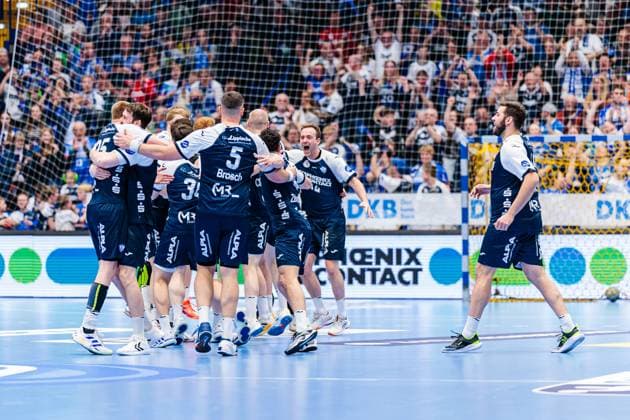 The team of TBV Lemgo Lippe celebrates after 34 29 victory GER, TBV Lemgo Lippe vs SG Flensburg Handewitt, Handball, 1 Bundesliga, 24 Matchday, Season 2024 2025, 29 03 2025 GER, TBV Lemgo Lippe vs SG Flensburg Handewitt, Handball, 1 Bundesliga, 24 Matchday, Season 2024 2025, 29 03 2025 Lemgo Copyright: xEibner-Pressefoto JanxRollingerx EP_JSK