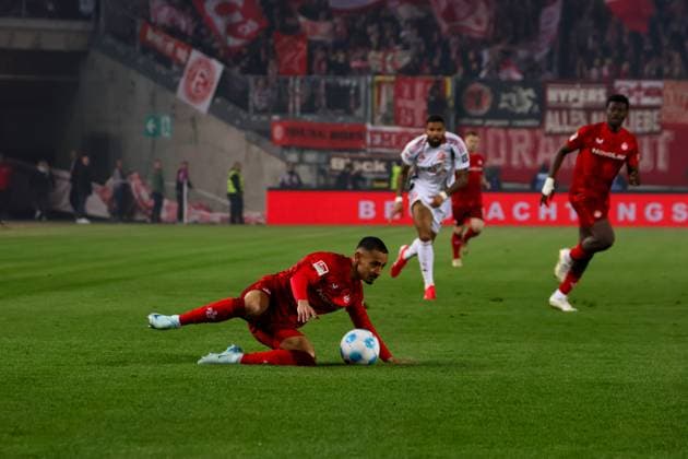 29 03 2025, xhettx, Soccer 2 Bundesliga, 1 FC Kaiserslautern Fortuna Duesseldorf v l Kenny Prince Redondo 1 FC Kaiserslautern, 11 slips out DFL DFB REGULATIONS PROHIBIT ANY USE OF PHOTOGRAPHS as IMAGE SEQUENCES and or QUASI VIDEO