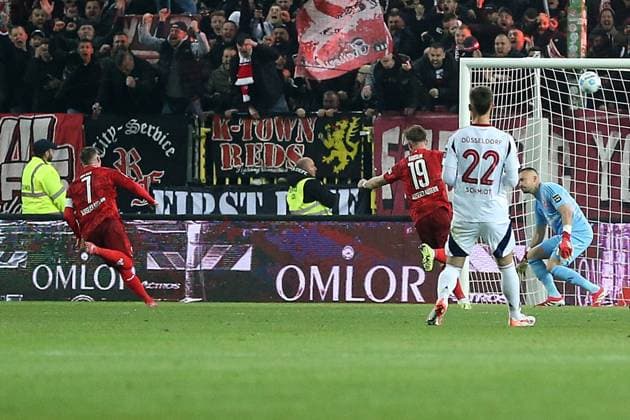 29 03 2025, xrekx, Fußball 2 Bundesliga, 1 FC Kaiserslautern Fortuna Duesseldorf v l Torjubel nach dem Tor zum 1 0 celebrating the goal celebrate durch Marlon Ritter 1 FC Kaiserslautern DFL DFB REGULATIONS PROHIBIT ANY USE OF PHOTOGRAPHS as IMAGE SEQUENCES and or QUASI VIDEO Kaiserslautern