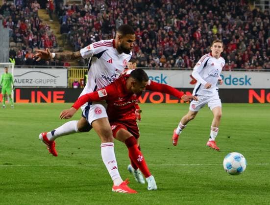 29 03 2025, xhettx, Soccer 2 Bundesliga, 1 FC Kaiserslautern Fortuna Duesseldorf v l Kenny Prince Redondo 1 FC Kaiserslautern, 11 pushes in front of Jamil Siebert Fortuna Duesseldorf, 20 DFL DFB REGULATIONS PROHIBIT ANY USE OF PHOTOGRAPHS as IMAGE SEQUENCES and or QUASI VIDEO