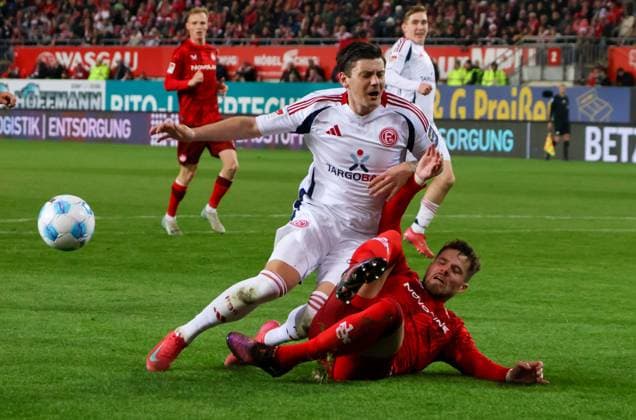 29 03 2025, xhettx, Soccer 2 Bundesliga, 1 FC Kaiserslautern Fortuna Duesseldorf v l clean tackle by Jan Elvedi 1 FC Kaiserslautern, 33 against Dawid Kownacki Fortuna Duesseldorf, 24 DFL DFB REGULATIONS PROHIBIT ANY USE OF PHOTOGRAPHS as IMAGE SEQUENCES and or QUASI VIDEO
