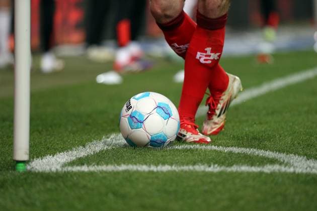 29 03 2025, xrekx, Football 2 Bundesliga, 1 FC Kaiserslautern Fortuna Duesseldorf v l symbolic photo, symbolic image, symbol stadium, symbolic photo, symbolic image, symbolic stadium corner flag logo crest symbol image Luca Sirch 1 FC Kaiserslautern Derbystar, Matchball DFL DFB REGULATIONS PROHIBIT ANY USE OF PHOTOGRAPHS as IMAGE SEQUENCES and or QUASI VIDEO Kaiserslautern