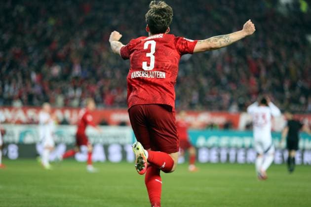 29 03 2025, xrekx, Fußball 2 Bundesliga, 1 FC Kaiserslautern Fortuna Duesseldorf v l Florian Kleinhansl 1 FC Kaiserslautern celebrates the 2 1 by Ragnar Ache 1 FC Kaiserslautern DFL DFB REGULATIONS PROHIBIT ANY USE OF PHOTOGRAPHS as IMAGE SEQUENCES and or QUASI VIDEO Kaiserslautern