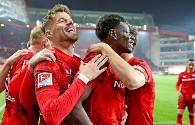 29 03 2025, xmohx, Fußball 2 Bundesliga, 1 FC Kaiserslautern Fortuna Duesseldorf v l Kaiserslautern celebrates the 2 1 by Ragnar Ache together with Maximilian Bauer DFL DFB REGULATIONS PROHIBIT ANY USE OF PHOTOGRAPHS as IMAGE SEQUENCES and or QUASI VIDEO Kaiserslautern