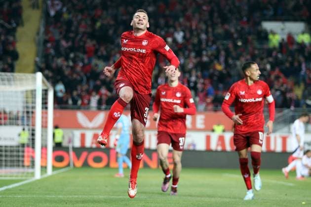 29 03 2025, xrekx, Fußball 2 Bundesliga, 1 FC Kaiserslautern Fortuna Duesseldorf v l Torjubel nach dem Tor zum 3 1 celebrating the goal celebrate durch Luca Sirch 1 FC Kaiserslautern DFL DFB REGULATIONS PROHIBIT ANY USE OF PHOTOGRAPHS as IMAGE SEQUENCES and or QUASI VIDEO Kaiserslautern
