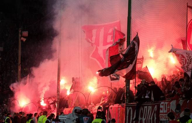 Football 2 Bundesliga Season 2024 25 1 FC Kaiserslautern 29 03 2025 Fritz Walter Stadion 1 FC Kaiserslautern fck Fortuna Düsseldorf dus 3 1 Lots of pyro in the West Curve 1 FC Kaiserslautern