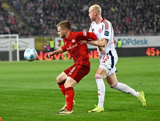 Football 2 Bundesliga Season 2024 25 1 FC Kaiserslautern 29 03 2025 Fritz Walter Stadion 1 FC Kaiserslautern fck Fortuna Düsseldorf dus 3 1 Jean ZIMMER 1 FC Kaiserslautern , li Valgeir LUNDDAL Dus 1 FC Kaiserslautern