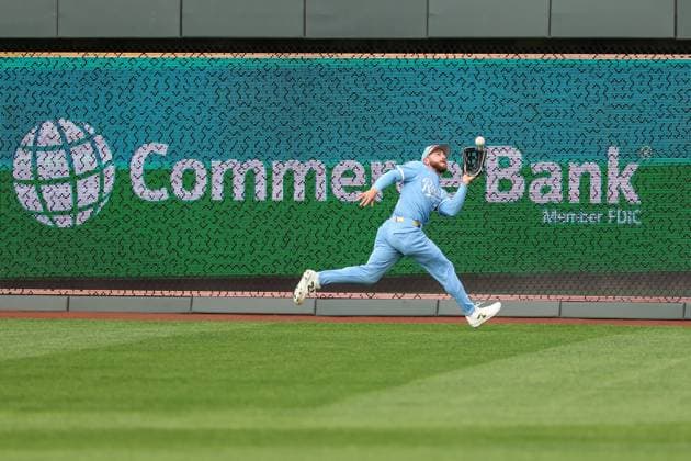 MLB, Baseball Herren, USA 2025: Guardians Vs Royals MAR 29 March 29, 2025: Kansas City Royals center fielder Kyle Isbel (28) makes the catch for the out on Cleveland Guardians left fielder Steven Kwan (38), not shown, during the eighth inning of an MLB baseball game at Kauffman Stadium in Kansas City, MO. David Smith CSM (Credit Image: Â David Smith Cal Media) Kansas City Mo United States of America EDITORIAL USE ONLY Copyright: xx ZUMA-20250329_zma_c04_117.jpg DavidxSmithx csmphotothree370379