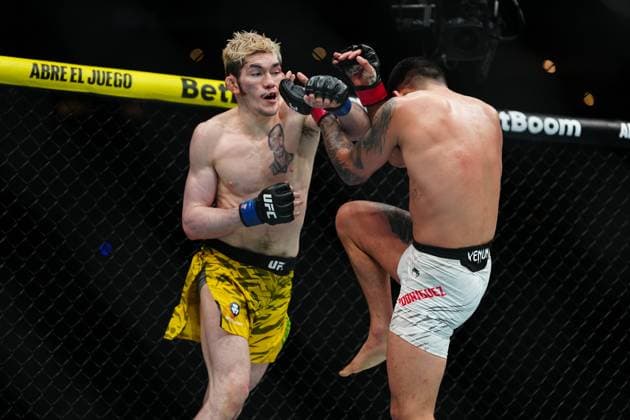 UFC Fight Night - Moreno vs Erceg MEXICO CITY, MEXICO - MARCH 29: Christian Rodriguez and Melquizael Costa meet in the octagon for a 3-round bout at UFC Fight Night - Moreno vs Erceg at Arena CDMX on March 29, 2025 in Mexico City, Mexico (Photo by Louis Grasse PxImages) Mexico City, Mexico Arena CDMX LAS VEGAS, NV United States Copyright: xLouisxGrassex