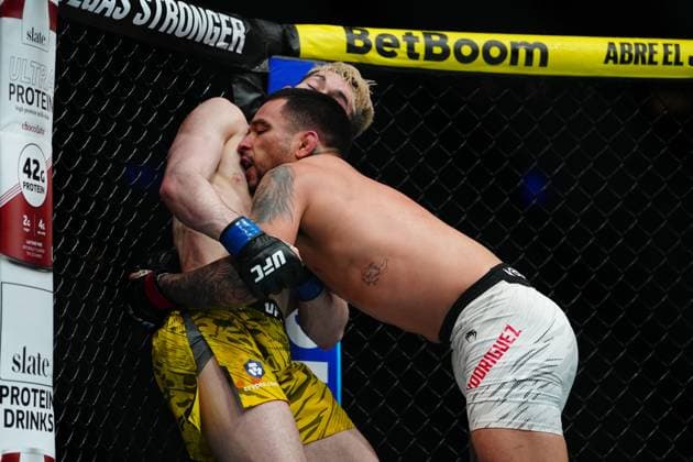 UFC Fight Night - Moreno vs Erceg MEXICO CITY, MEXICO - MARCH 29: Christian Rodriguez and Melquizael Costa meet in the octagon for a 3-round bout at UFC Fight Night - Moreno vs Erceg at Arena CDMX on March 29, 2025 in Mexico City, Mexico (Photo by Louis Grasse PxImages) Mexico City, Mexico Arena CDMX LAS VEGAS, NV United States Copyright: xLouisxGrassex