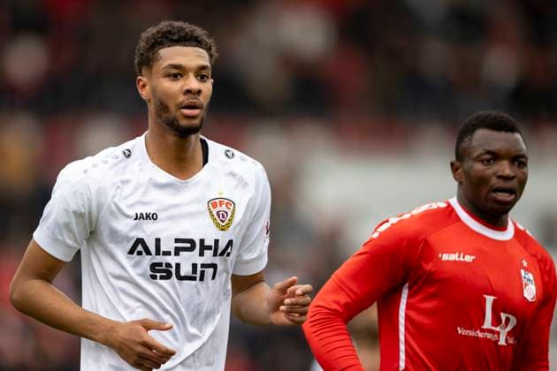 Regionalliga Nordost: FC Rot-Weiß Erfurt vs. BFC Dynamo; Erfurt; 29.03.2025 Amiro Amadou ( 4; BFC Dynamo) gegen Obed Chidindu Ugondu ( 13; FC Rot-Weiß Erfurt) Regionalliga Nordost: FC Rot-Weiß Erfurt vs. BFC Dynamo; Steigerwaldstadion Erfurt; 29.03.2025 *** Regionalliga Nordost FC Rot Weiß Erfurt vs BFC Dynamo Erfurt 29 03 2025 Amiro Amadou 4 BFC Dynamo vs Obed Chidindu Ugondu 13 FC Rot Weiß Erfurt Regionalliga Nordost FC Rot Weiß Erfurt vs BFC Dynamo Steigerwaldstadion Erfurt 29 03 2025 Copyright: xBEAUTIFULxSPORTS Duehringx