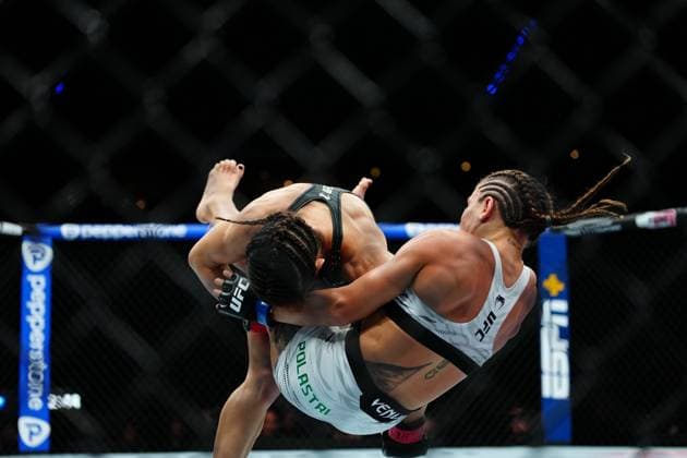 March 29, 2025, Mexico City, Mexico, Las Vegas, Nv, United States: Loopy Godinez and Julia Polastri meet in the octagon for a 3-round bout at UFC Fight Night - Moreno vs Erceg at Arena CDMX on March 29, 2025 in Mexico City, Mexico ( PxImages) Mexico City, Mexico United States - ZUMAp175 20250329_zsa_p175_331 Copyright: xLouisxGrassex