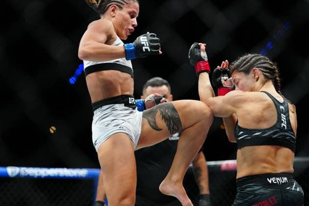 March 29, 2025, Mexico City, Mexico, Las Vegas, Nv, United States: Loopy Godinez and Julia Polastri meet in the octagon for a 3-round bout at UFC Fight Night - Moreno vs Erceg at Arena CDMX on March 29, 2025 in Mexico City, Mexico ( PxImages) Mexico City, Mexico United States - ZUMAp175 20250329_zsa_p175_308 Copyright: xLouisxGrassex