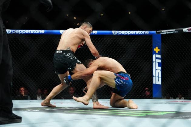 UFC Fight Night - Moreno vs Erceg MEXICO CITY, MEXICO - MARCH 29: Manuel Torres and Drew Dober meet in the octagon for a 5-round bout at UFC Fight Night - Moreno vs Erceg at Arena CDMX on March 29, 2025 in Mexico City, Mexico (Photo by Louis Grasse PxImages) Mexico City, Mexico Arena CDMX LAS VEGAS, NV United States Copyright: xLouisxGrassex
