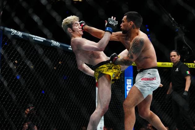 March 29, 2025, Mexico City, Mexico, Las Vegas, Nv, United States: Christian Rodriguez and Melquizael Costa meet in the octagon for a 3-round bout at UFC Fight Night - Moreno vs Erceg at Arena CDMX on March 29, 2025 in Mexico City, Mexico ( PxImages) Mexico City, Mexico United States - ZUMAp175 20250329_zsa_p175_190 Copyright: xLouisxGrassex