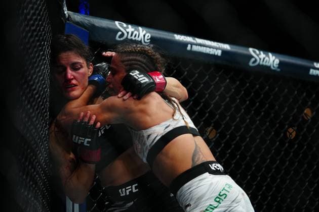 March 29, 2025, Mexico City, Mexico, Las Vegas, Nv, United States: Loopy Godinez and Julia Polastri meet in the octagon for a 3-round bout at UFC Fight Night - Moreno vs Erceg at Arena CDMX on March 29, 2025 in Mexico City, Mexico ( PxImages) Mexico City, Mexico United States - ZUMAp175 20250329_zsa_p175_231 Copyright: xLouisxGrassex