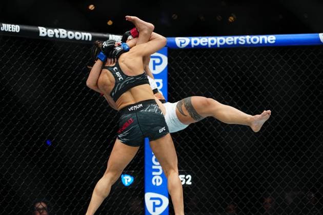 March 29, 2025, Mexico City, Mexico, Las Vegas, Nv, United States: Loopy Godinez and Julia Polastri meet in the octagon for a 3-round bout at UFC Fight Night - Moreno vs Erceg at Arena CDMX on March 29, 2025 in Mexico City, Mexico ( PxImages) Mexico City, Mexico United States - ZUMAp175 20250329_zsa_p175_274 Copyright: xLouisxGrassex