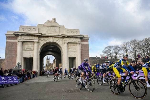Gent - Wevelgem in Flanders Fields 2025 WEVELGEM, BELGIUM - MARCH 30 : Illustration picture of the start of the race at the Menenpoort pictured during 87th edition of the UCI World Tour Gent - Wevelgem in Flanders Fields cycling race for Men Elite with start in Ieper and finish in Wevelgem after 250 km on March 30, 2025 in Wevelgem, Belgium, 30 03 2025 ( Motordriver Guy De Vuyst - Wevelgem Belgium  Copyright: xNicoxVereeckenx