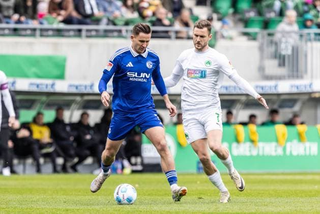 Soccer Men 2 Bundesliga 27 Matchday Season 2024 2025 SpvGG Greuther Fürth vs FC Schalke 04 30 03 2025 7 Paul Seguin FC Schalke 04 , 7 Dennis Srbeny SpVgg Greuther Fürth DFL regulations prohibit any use of photographs as image sequences and or quasi video Fürth Sportpark Ronhof Thomas Sommer Bayern Germany