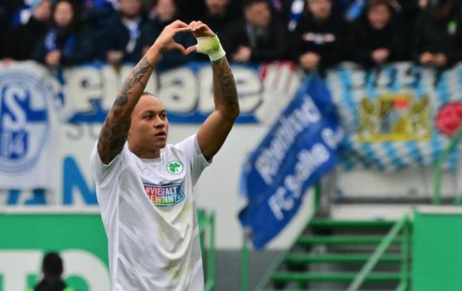 30 03 2025 Soccer Season 2024 2025 2 Soccer Bundesliga 27 Matchday SpVgg Greuther Fürth Kleeblatt FC Schalke 04 S04 Sportfoto Zink MeZi xmexzix DFL regulations prohibit any use of photographs as image sequences and or quasi video only for editorial use Torjubel Jubel Freude nach Treffer Torschuß zum 1 1 durch Roberto Massimo 11, SpVgg Greuther Fürth