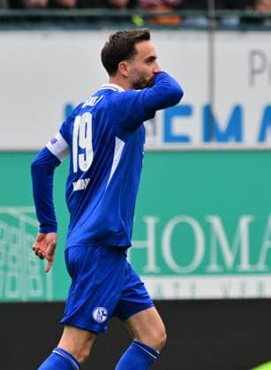 30 03 2025 Soccer Season 2024 2025 2 Soccer Bundesliga 27 Matchday SpVgg Greuther Fürth Kleeblatt FC Schalke 04 S04 Sportfoto Zink MeZi xmexzix DFL regulations prohibit any use of photographs as image sequences and or quasi video only for editorial use Torjubel Jubel Freude nach Treffer Torschuß zum 0 1 durch Kenan Karaman 19, FC Schalke 04 S04