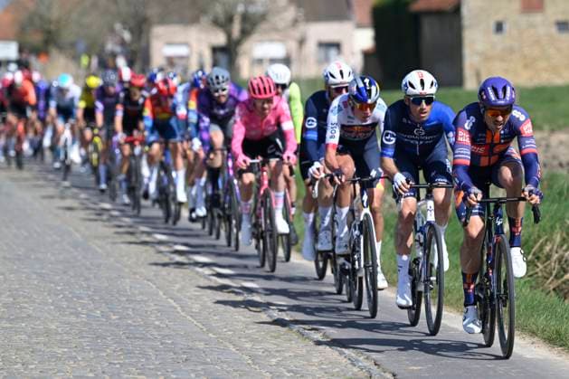 Gent - Wevelgem in Flanders Fields 2025 WEVELGEM, BELGIUM - MARCH 30 : Rider of Team Picnic PostNL in action pictured during 87th edition of the UCI World Tour Gent - Wevelgem in Flanders Fields cycling race for Men Elite with start in Ieper and finish in Wevelgem after 250 km on March 30, 2025 in Wevelgem, Belgium, 30 03 2025 ( Motordriver Guy De Vuyst - Wevelgem Belgium  Copyright: xNicoxVereeckenx