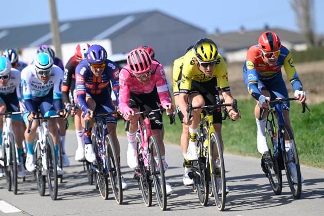 Gent - Wevelgem in Flanders Fields 2025 WEVELGEM, BELGIUM - MARCH 30 : Benoot Tiesj (BEL) of Team Visma I Lease a Bike in action pictured during 87th edition of the UCI World Tour Gent - Wevelgem in Flanders Fields cycling race for Men Elite with start in Ieper and finish in Wevelgem after 250 km on March 30, 2025 in Wevelgem, Belgium, 30 03 2025 ( Motordriver Guy De Vuyst - Wevelgem Belgium  Copyright: xNicoxVereeckenx