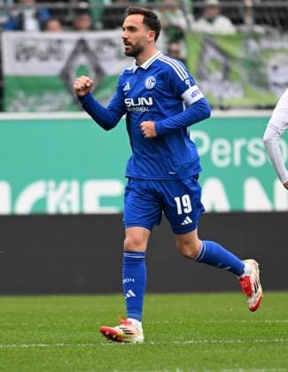 30 03 2025 Soccer Season 2024 2025 2 Soccer Bundesliga 27 Matchday SpVgg Greuther Fürth Kleeblatt FC Schalke 04 S04 Sportfoto Zink xwoxzix DFL regulations prohibit any use of photographs as image sequences and or quasi video only for editorial use Torjubel Jubel Freude nach Treffer Tor Torschuß zum 1 0 durch Kenan Karaman 19, FC Schalke 04 S04