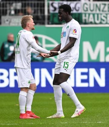 30 03 2025 Soccer Season 2024 2025 2 Soccer Bundesliga 27 Matchday SpVgg Greuther Fürth Kleeblatt FC Schalke 04 S04 Sportfoto Zink xwoxzix DFL regulations prohibit any use of photographs as image sequences and or quasi video only for editorial use Torjubel Jubel nach Treffer Tor Torschuß zum 2 1 durch Jomaine Consbruch 14, SpVgg Greuther Fürth Jomaine Consbruch 14, SpVgg Greuther Fürth Joshua Quarshie 15, SpVgg Greuther Fürth