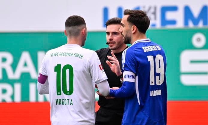 30 03 2025 Soccer Season 2024 2025 2 Soccer Bundesliga 27 Matchday SpVgg Greuther Fürth Kleeblatt FC Schalke 04 S04 Sportfoto Zink xwoxzix DFL regulations prohibit any use of photographs as image sequences and or quasi video only for editorial use Branimir Hrgota 10, SpVgg Greuther Fürth Tom Bauer Referee Kenan Karaman 19, FC Schalke 04 S04