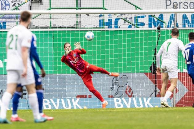Soccer Men 2 Bundesliga 27 Matchday Season 2024 2025 SpvGG Greuther Fürth vs FC Schalke 04 30 03 2025 Parade 27 Loris Karius FC Schalke 04 DFL regulations prohibit any use of photographs as image sequences and or quasi video Fürth Sportpark Ronhof Thomas Sommer Bayern Germany