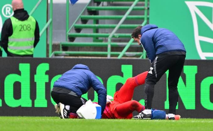 30 03 2025 Soccer Season 2024 2025 2 Soccer Bundesliga 27 Matchday SpVgg Greuther Fürth Kleeblatt FC Schalke 04 S04 Sportfoto Zink MeZi xmexzix DFL regulations prohibit any use of photographs as image sequences and or quasi video only for editorial use Loris Karius 27, FC Schalke 04 S04 injured Injury battered on the ground