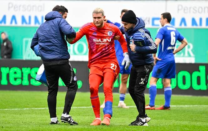 30 03 2025 Soccer Season 2024 2025 2 Soccer Bundesliga 27 Matchday SpVgg Greuther Fürth Kleeblatt FC Schalke 04 S04 Sportfoto Zink xwoxzix DFL regulations prohibit any use of photographs as image sequences and or quasi video only for editorial use Loris Karius 27, FC Schalke 04 S04 must give up injured Injury