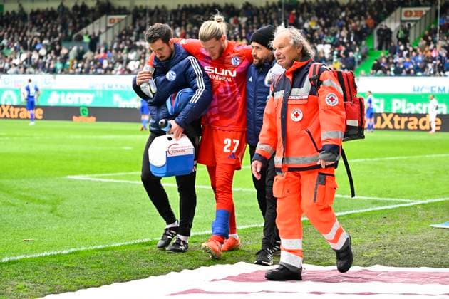 30 03 2025 Soccer Season 2024 2025 2 Soccer Bundesliga 27 Matchday SpVgg Greuther Fürth Kleeblatt FC Schalke 04 S04 Sportfoto Zink xwoxzix DFL regulations prohibit any use of photographs as image sequences and or quasi video only for editorial use Loris Karius 27, FC Schalke 04 S04 must give up injured Injury