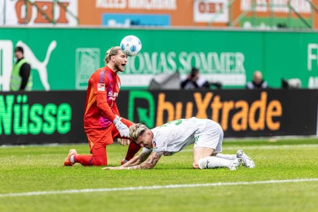 Soccer Men 2 Bundesliga 27 Matchday Season 2024 2025 SpvGG Greuther Fürth vs FC Schalke 04 30 03 2025 27 Loris Karius FC Schalke 04 injured in collision with 30 Felix Klaus SpVgg Greuther Fürth DFL regulations prohibit any use of photographs as image sequences and or quasi video Fürth Sportpark Ronhof Thomas Sommer Bayern Germany