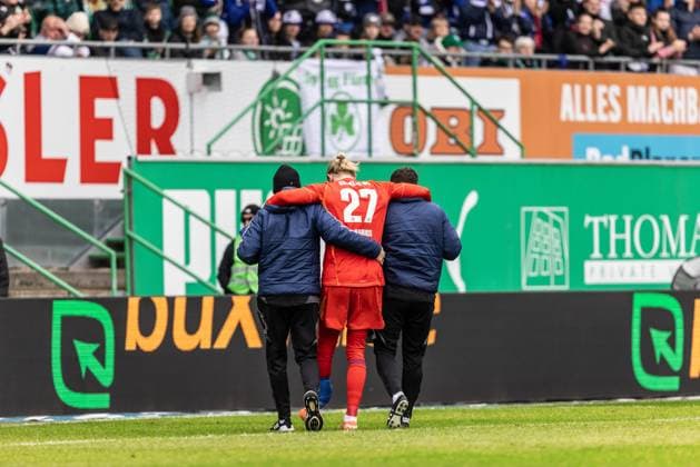 Soccer Men 2 Bundesliga 27 Matchday Season 2024 2025 SpvGG Greuther Fürth vs FC Schalke 04 30 03 2025 27 Loris Karius FC Schalke 04 injured in collision with 30 Felix Klaus SpVgg Greuther Fürth DFL regulations prohibit any use of photographs as image sequences and or quasi video Fürth Sportpark Ronhof Thomas Sommer Bayern Germany