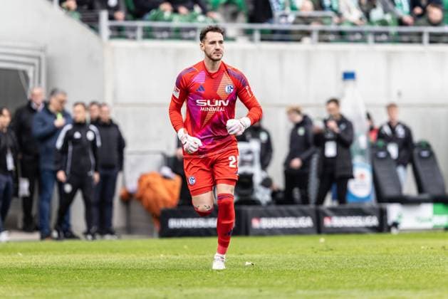Soccer Men 2 Bundesliga 27 Matchday Season 2024 2025 SpvGG Greuther Fürth vs FC Schalke 04 30 03 2025 New in the match for the injured Karius, 28 Justin Heekeren FC Schalke 04 DFL regulations prohibit any use of photographs as image sequences and or quasi video Fürth Sportpark Ronhof Thomas Sommer Bayern Germany