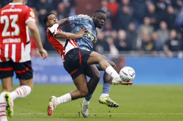 EINDHOVEN - (l-r) Ryan Flamingo of PSV Eindhoven, Brian Brobbey of Ajax during the Dutch Eredivisie match between PSV Eindhoven and AFC Ajax at Phillips Stadium on March 30, 2025 in Eindhoven, Netherlands. ANP MAURICE VAN STEEN Dutch Eredivisie 2024 25 xVIxANPxSportx xxANPxIVx 523426629 originalFilename: 523426629.jpg