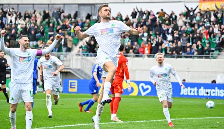 30 03 2025 Soccer Season 2024 2025 2 Soccer Bundesliga 27 Matchday SpVgg Greuther Fürth Kleeblatt FC Schalke 04 S04 Sportfoto Zink xwoxzix DFL regulations prohibit any use of photographs as image sequences and or quasi video only for editorial use Torjubel Jubel Freude nach Treffer Tor Torschuß zum 3 1 durch Dennis Srbeny 7, SpVgg Greuther Fürth