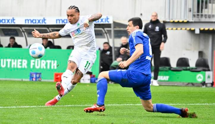 30 03 2025 Soccer Season 2024 2025 2 Soccer Bundesliga 27 Matchday SpVgg Greuther Fürth Kleeblatt FC Schalke 04 S04 Sportfoto Zink xwoxzix DFL regulations prohibit any use of photographs as image sequences and or quasi video only for editorial use Roberto Massimo 11, SpVgg Greuther Fürth Ron Schallenberg 6, FC Schalke 04 S04