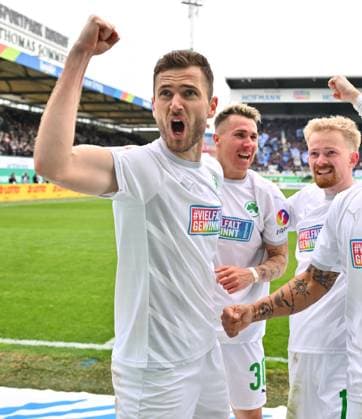 30 03 2025 Soccer Season 2024 2025 2 Soccer Bundesliga 27 Matchday SpVgg Greuther Fürth Kleeblatt FC Schalke 04 S04 Sportfoto Zink xwoxzix DFL regulations prohibit any use of photographs as image sequences and or quasi video only for editorial use Torjubel Jubel nach Treffer Tor Torschuß zum 3 1 durch Dennis Srbeny 7, SpVgg Greuther Fürth
