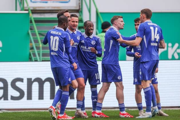 30 03 2025, Soccer, Season 2024 2025, 2 Bundesliga, Matchday 27, Greuther Fürth FC Schalke 04, Kenan Karaman FC Schalke 04 celebrates after his goal to make it 0 to 1 Fürth Sportpark am Ronhof Bayern Germany xRHR PHOTO TRx Copyright: TimxRehbein RHR-FOTOx RHR-FOTO TR