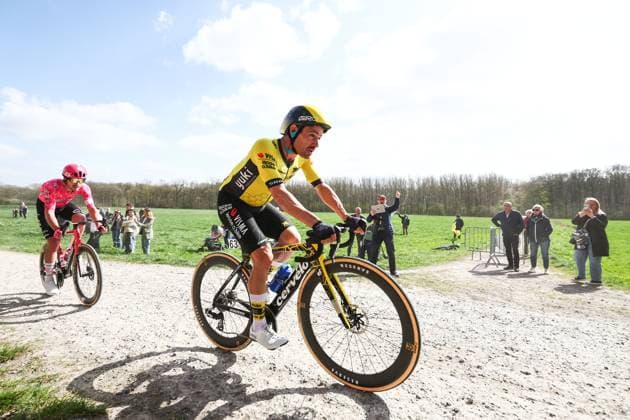 Belgian Victor Campenaerts of Team Visma-Lease a Bike pictured in action on the plugstreets during the men elite Gent-Wevelgem - In Flanders Fields one day cycling race, 250.3 km from Ieper to Wevelgem, Sunday 30 March 2025. DAVIDxPINTENS  x117213453x