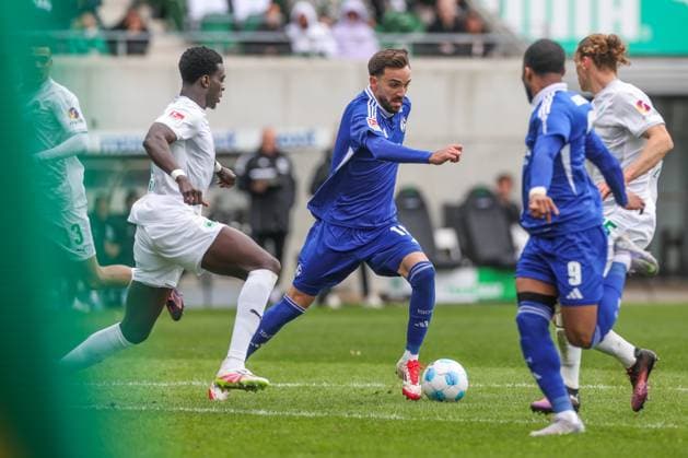 30 03 2025, Soccer, Season 2024 2025, 2 Bundesliga, Matchday 27, Greuther Fürth FC Schalke 04, f l Joshua Consbruch SpVgg Greuther Fürth , Kenan Karaman FC Schalke 04 Fürth Sportpark am Ronhof Bayern Germany xRHR PHOTO TRx Copyright: TimxRehbein RHR-FOTOx RHR-FOTO TR