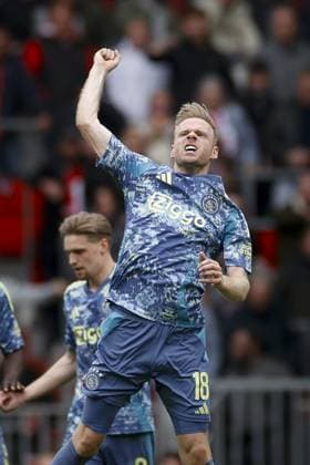 EINDHOVEN, 30-03-2025, Philips Stadium, Dutch Eredivisie Football season 2024 2025 , match between PSV and Ajax. Ajax player Davy Klaassen celebrating the goal. 0-1. PSV - Ajax  x28530547x Copyright: